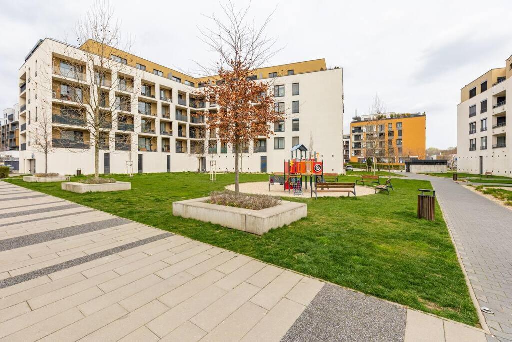 Cityscape Oasis: Active Studio Heaven Bratislava Eksteriør billede
