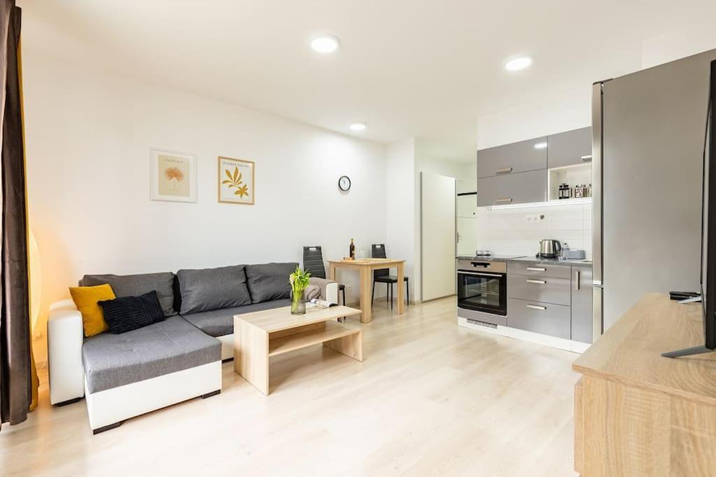 Cityscape Oasis: Active Studio Heaven Bratislava Eksteriør billede