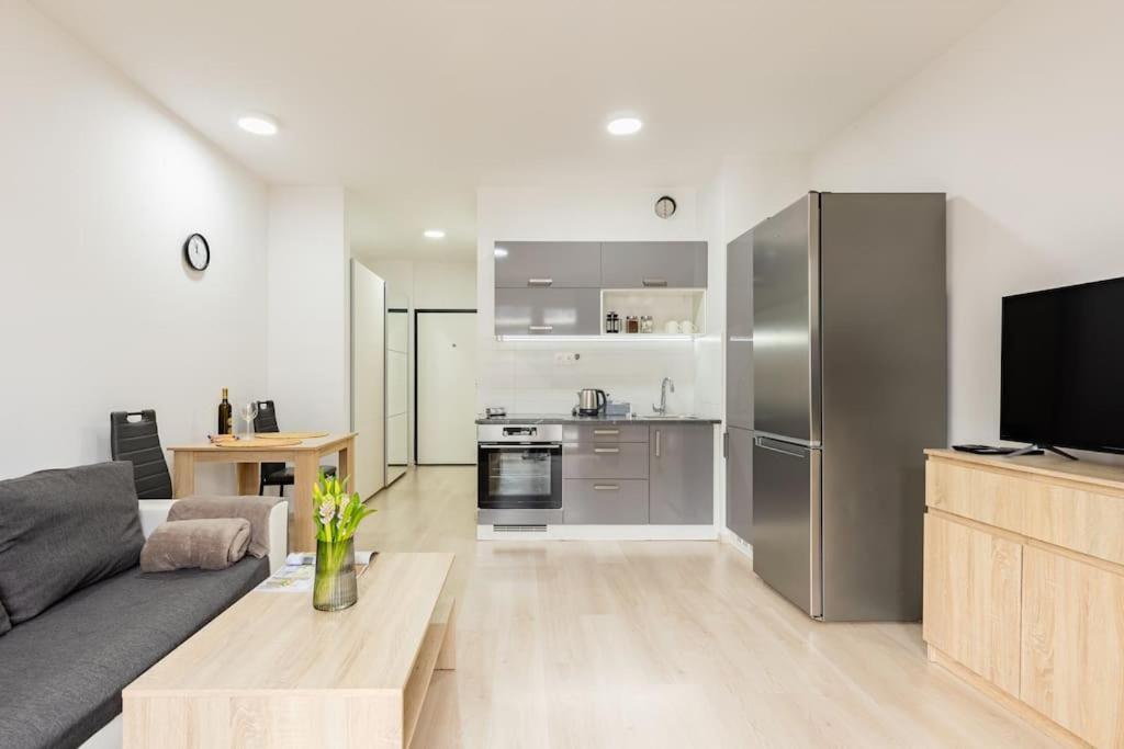 Cityscape Oasis: Active Studio Heaven Bratislava Eksteriør billede