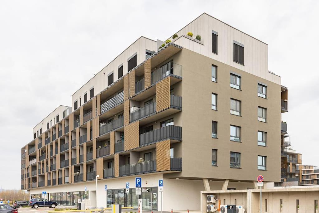 Cityscape Oasis: Active Studio Heaven Bratislava Eksteriør billede